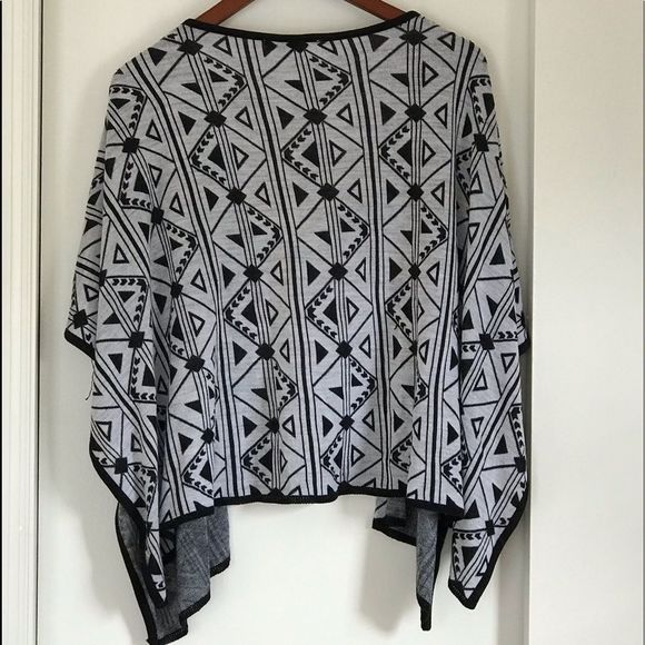 I’m in love with Derek S open poncho sleev… - Picture 4 of 6